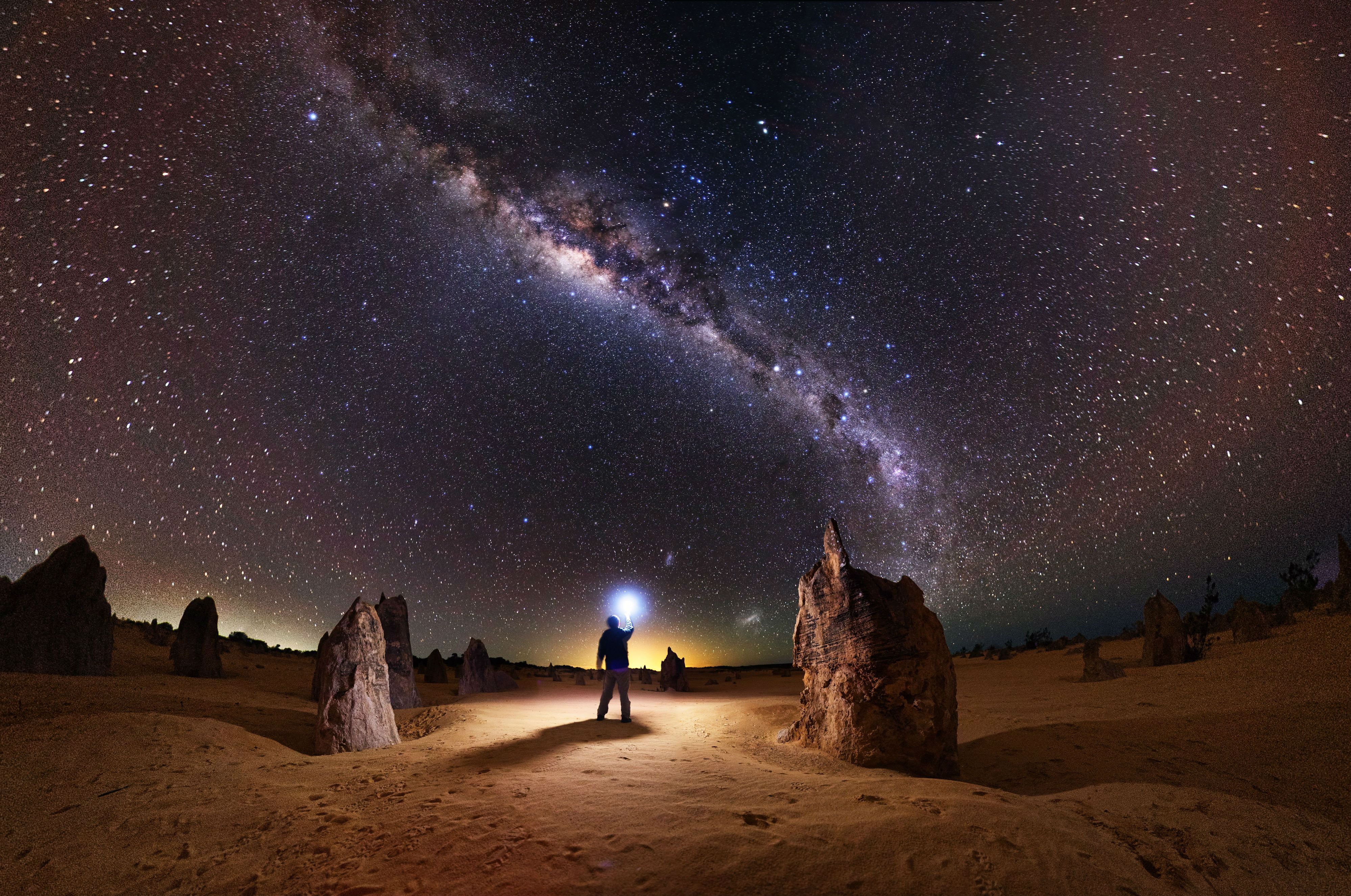 Путешествуем по вселенной. Астрофотография Млечный путь. Ночное небо. Звездное небо. Ночь звезды.