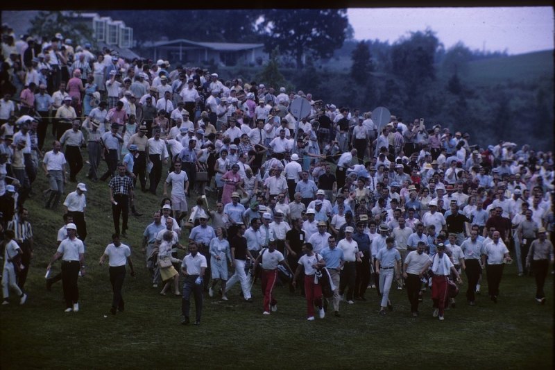 LIGONIER, PA - AUGUST 1965: Arnold Palmer walks the course followed by "Arnie's Army" during the 1965 PGA Championship at Laurel Valley Golf Club in August 1965 in Ligonier, Pennsylvania. (Photo by Robert Riger/Getty Images)
