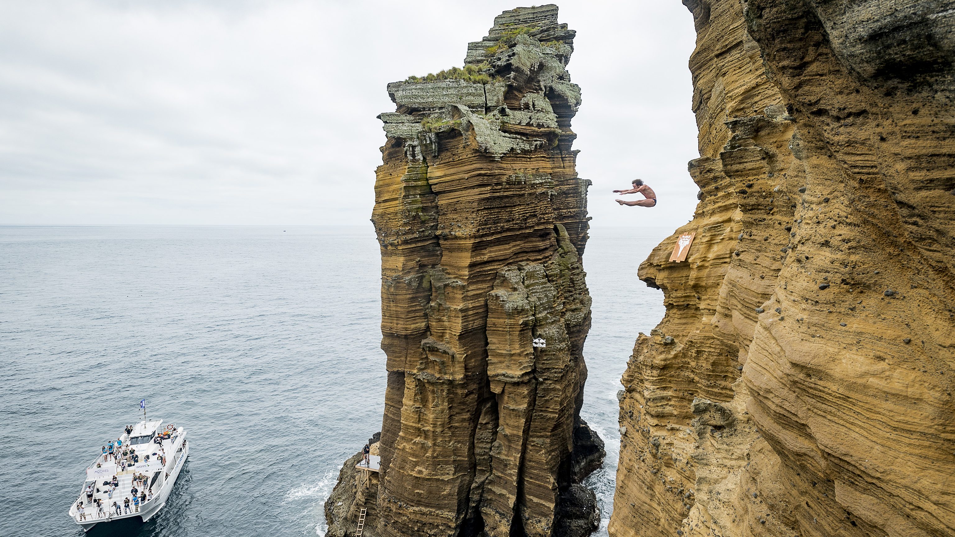 Gary Hunt, of the UK dives from 27 metres off the cliff at Islet Franca do Campo prior to third stop of the Red Bull Cliff Diving World Series, Sao Miguel, Azores, Portugal on July 8th 2016.  (Paulo Calisto/Red Bull Content Pool)
