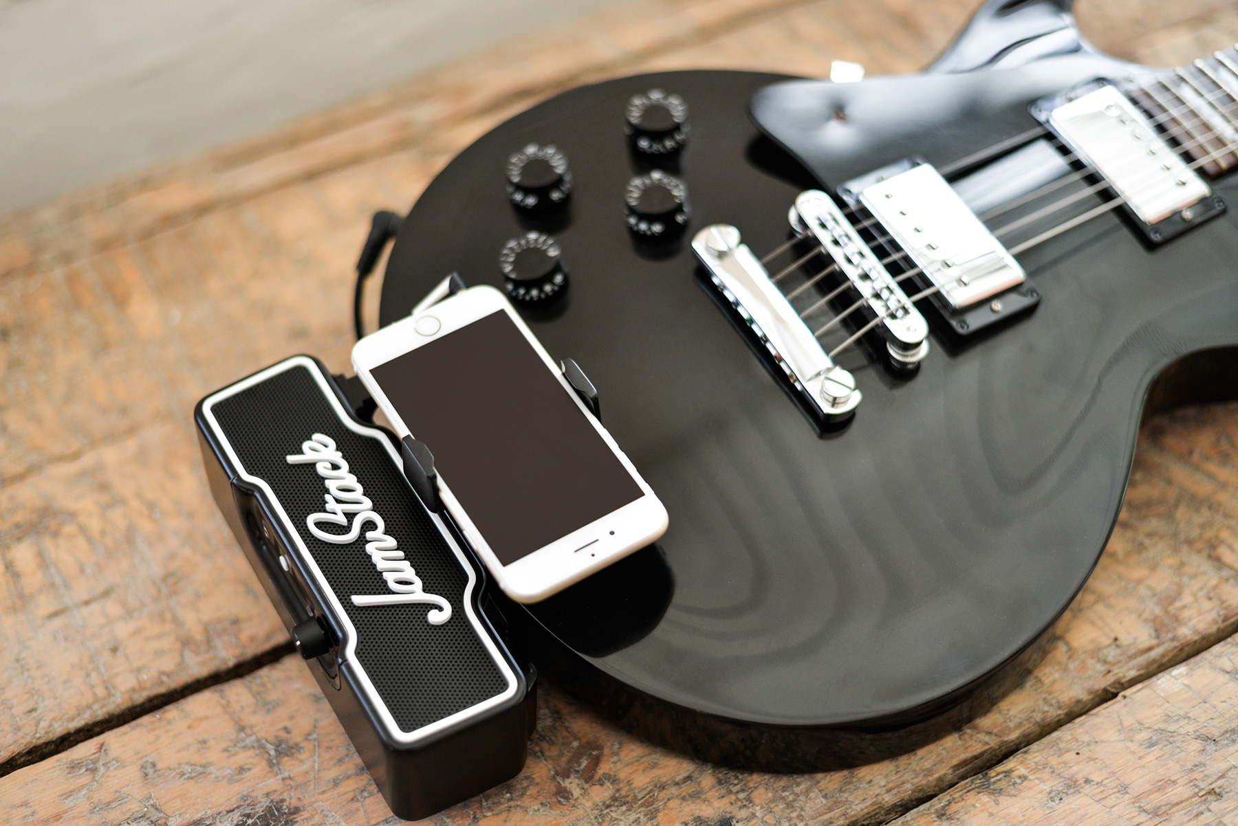 Guitar Heroes Can Rock Out with the First-Ever Attachable photo