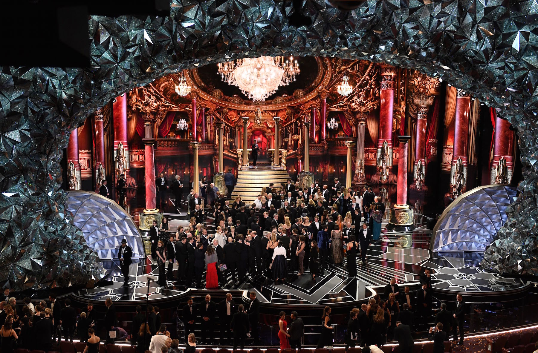 A general view shows laureates and casts on stage at the end of the 90th Annual Academy Awards show on March 4, 2018 in Hollywood, California. / AFP PHOTO / Mark RALSTON        (Photo credit should read MARK RALSTON/AFP/Getty Images)