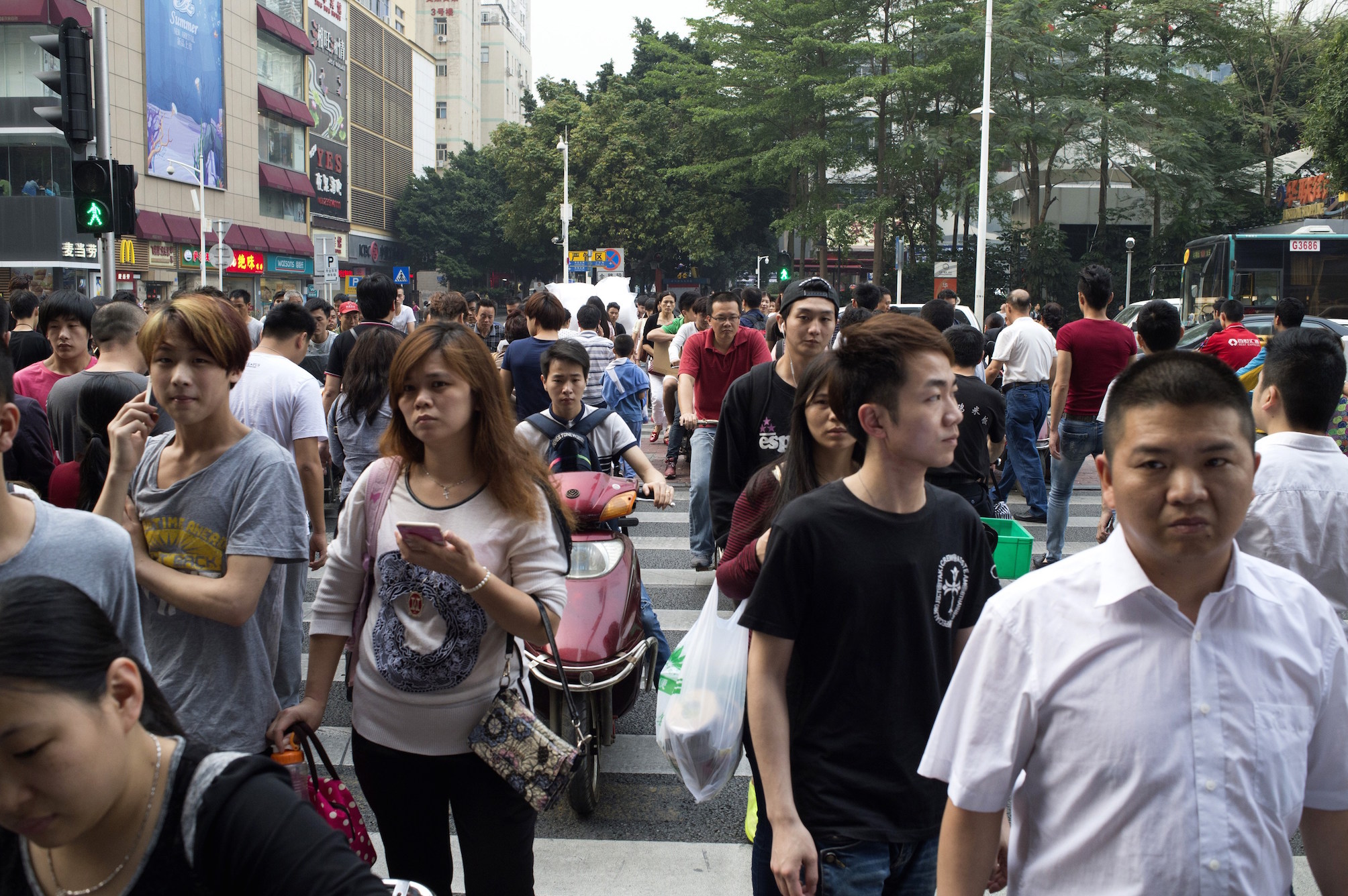 People cross an intersection  in the southern Chinese city of Shenzhen. (FRED DUFOUR/AFP/Getty Images)