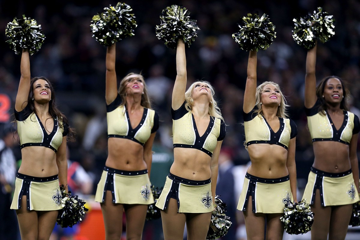 15 Strict Rules NFL Cheerleaders Have To Follow During Season 