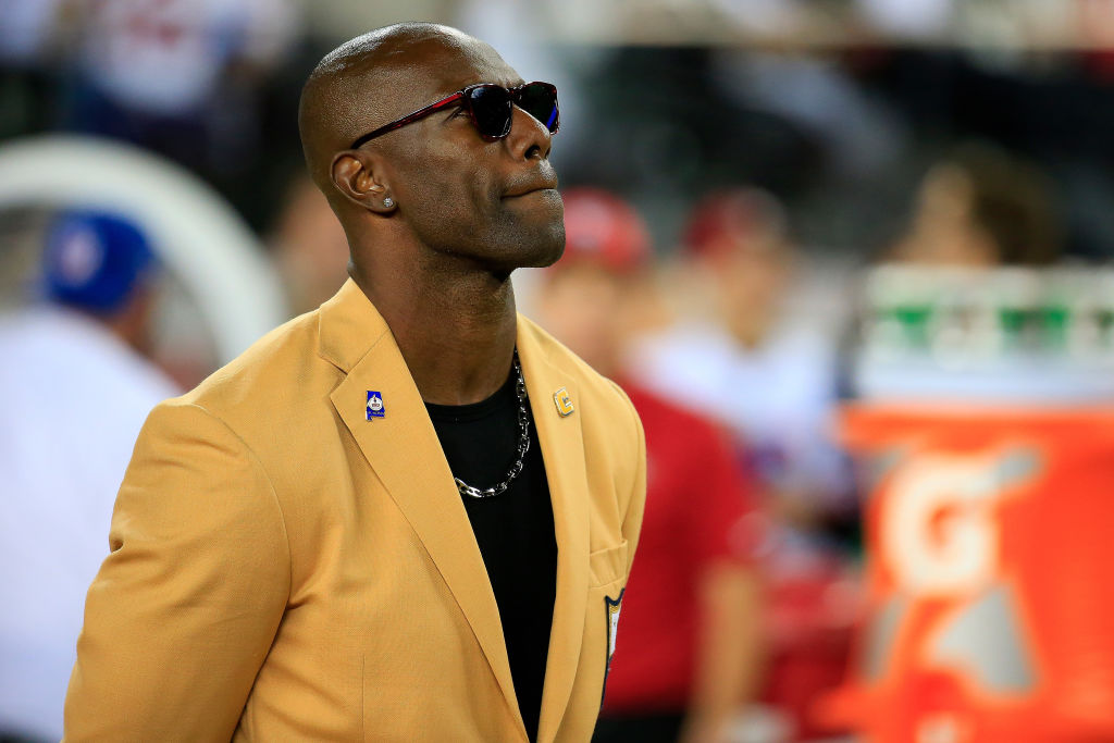 SANTA CLARA, CA - NOVEMBER 01: 2018 Hall of Fame inductee Terrell Owens speaks during a ceremony at halftime of the game between the San Francisco 49ers and the Oakland Raiders at Levi's Stadium on November 1, 2018 in Santa Clara, California. (Photo by Daniel Shirey/Getty Images)