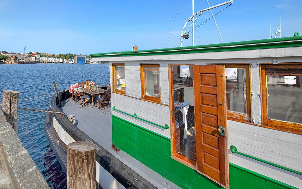 Best Waterfront Rentals On Airbnb: Beachfront Airbnb Rentals - InsideHook