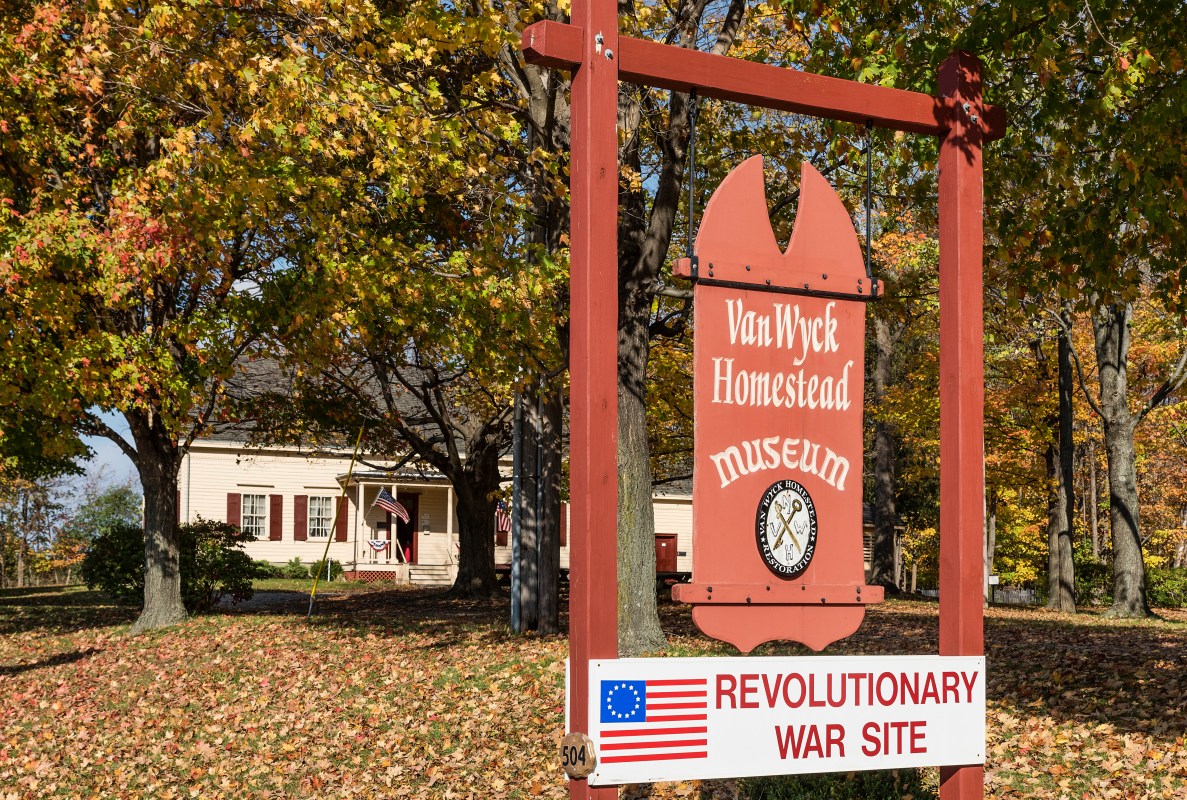 Revolutionary War Burial Ground Faces Commercial Threat In New York