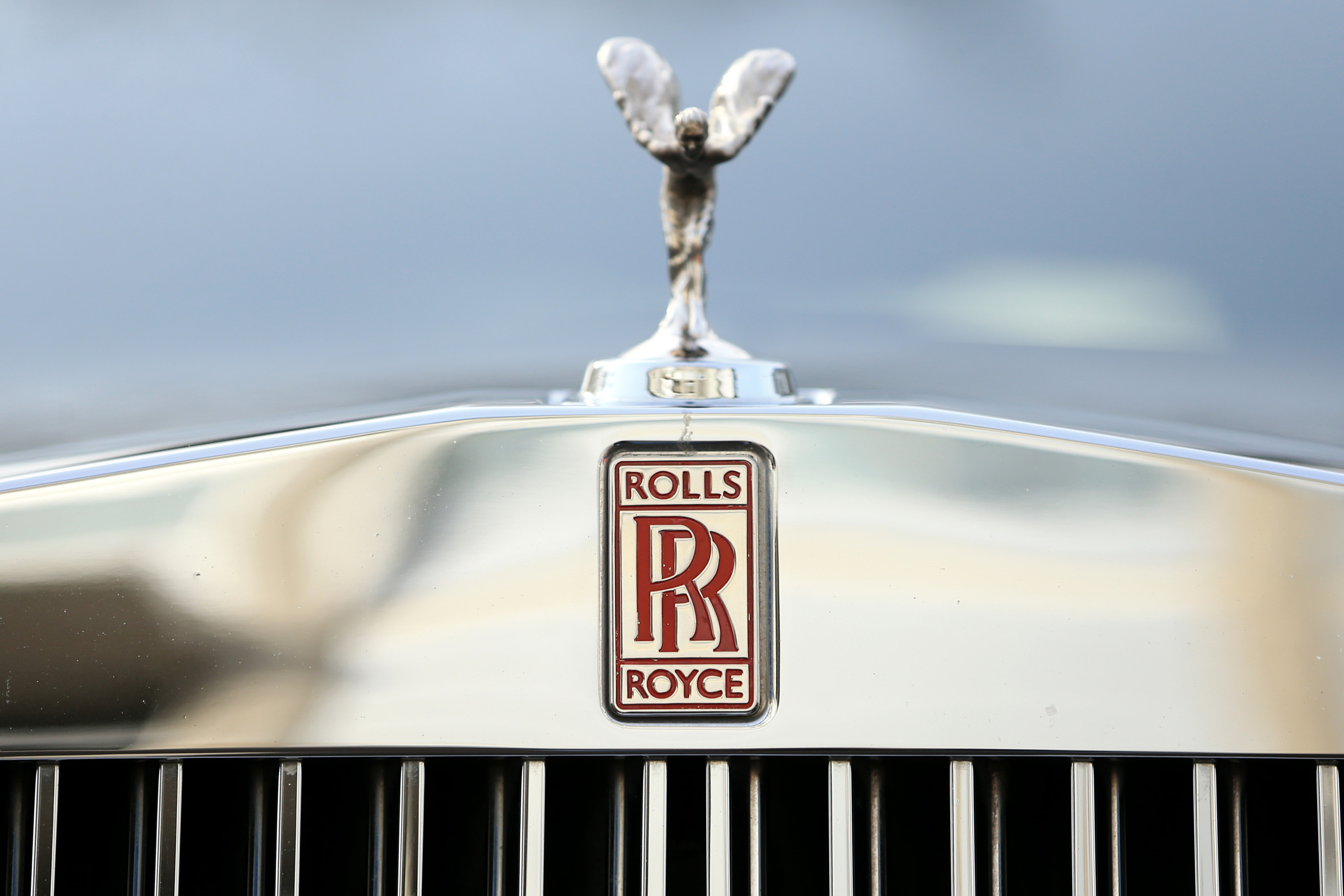 What It's LIke to Drive a $400,000 Rolls Royce Ghost in the Snow -  InsideHook