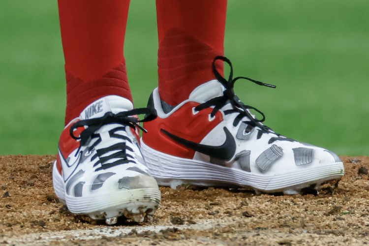 Trevor Bauer trolling the Astros with trash can cleats 😂😂 . (📸: @reds)
