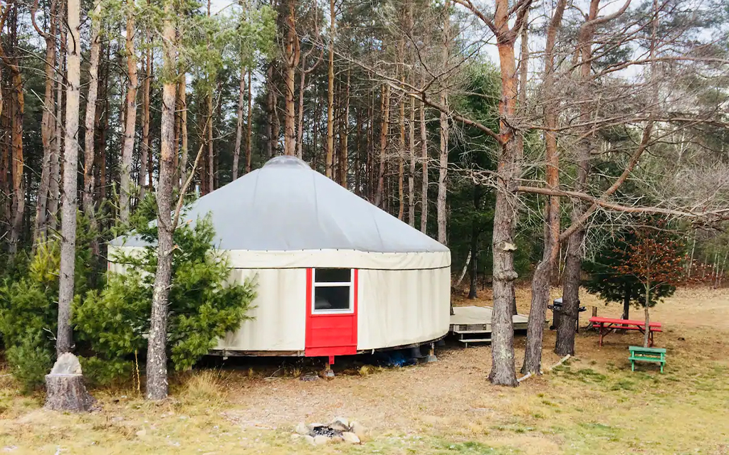 The Best Yurts To Rent On Airbnb This Fall - InsideHook