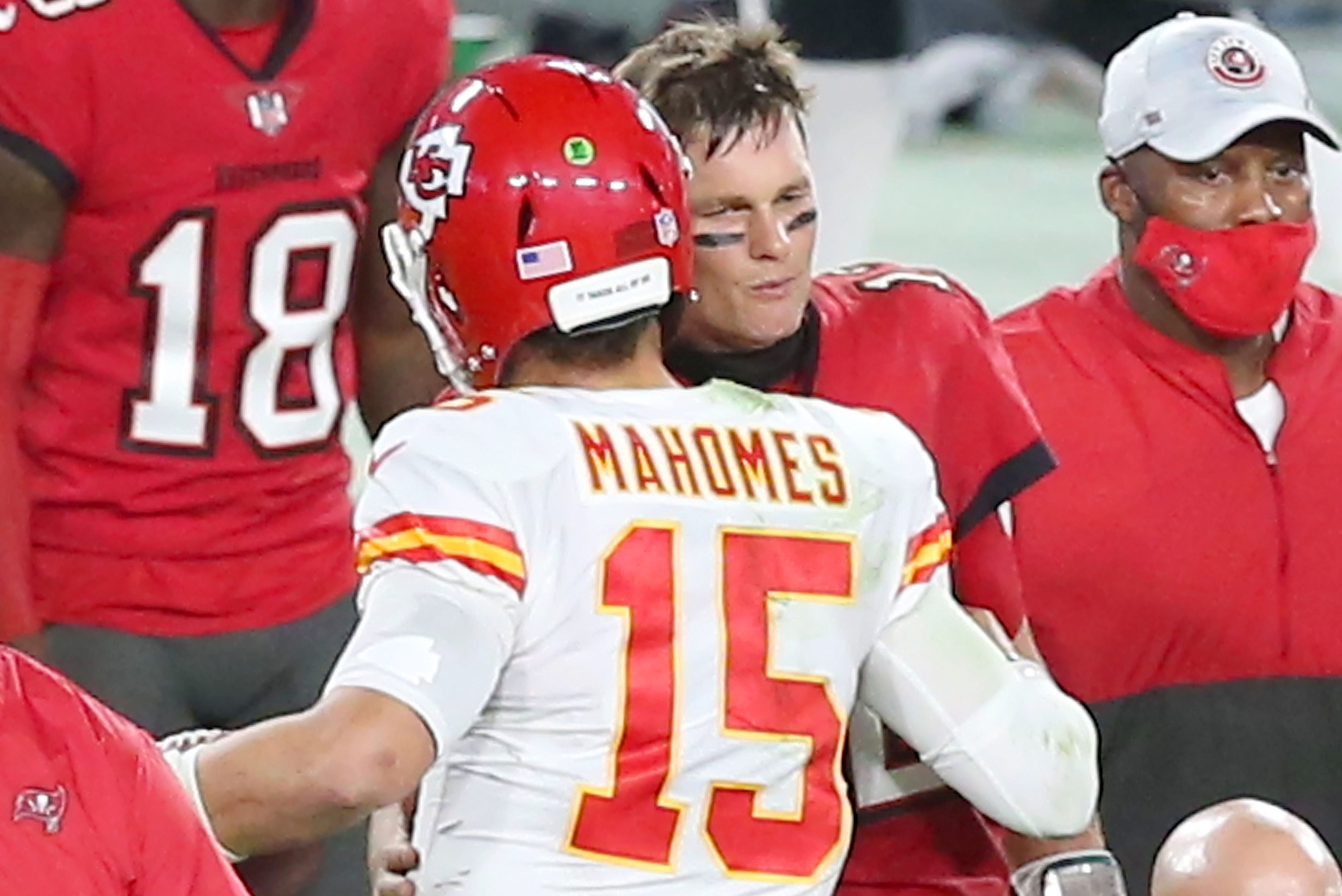 Brady vs Mahomes: La domination du légendaire quarterback en playoffs – NFL