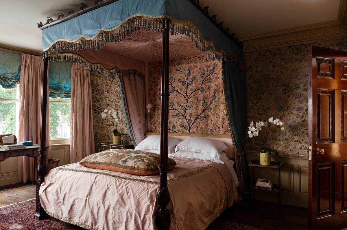 Bridgerton Prompts Spike In Four Poster Bed Sales