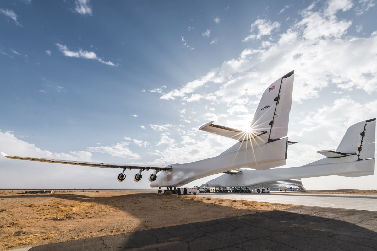 World's Largest Airplane, the Stratolaunch Roc, Gets Second Test ...