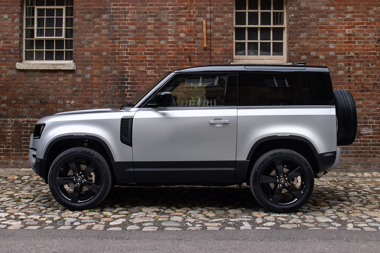 Review: 2021 Land Rover Resurrects Personal Luxury - InsideHook