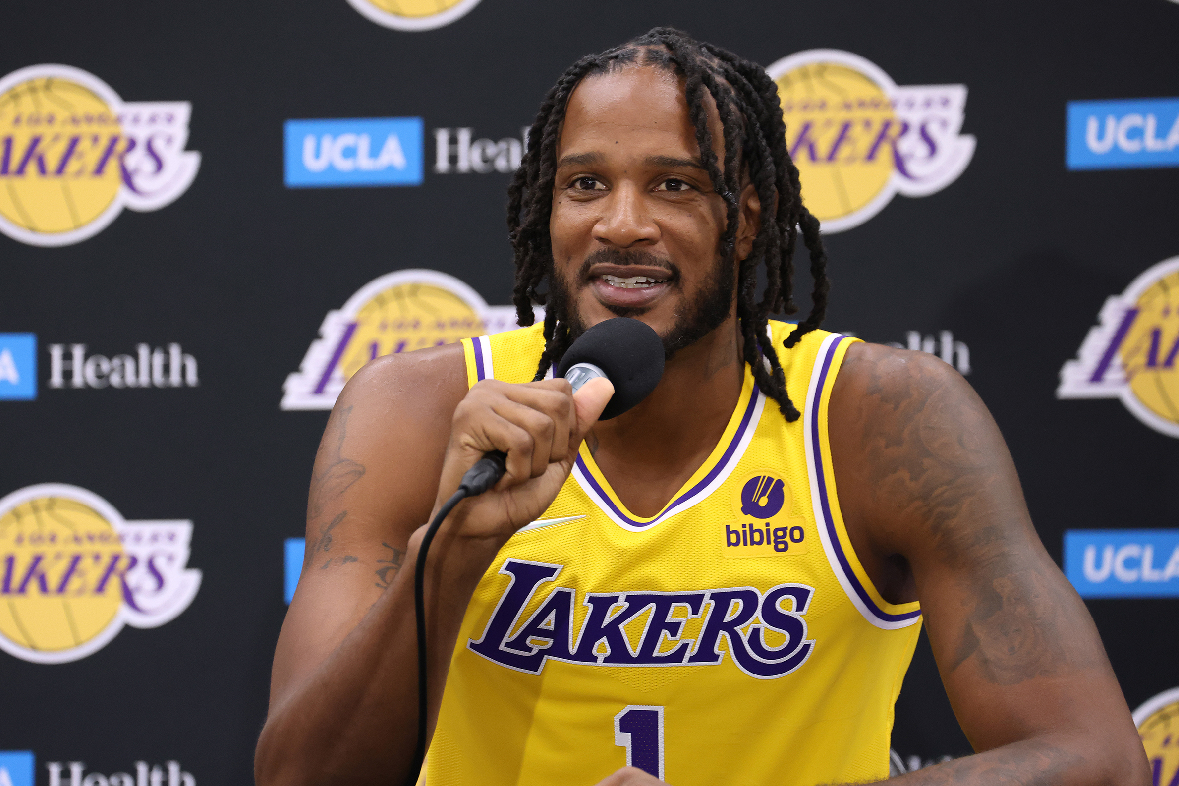 Dave McMenamin on X: The Lakers have a new jersey patch deal with bibigo,  a Korean cuisine brand.  / X