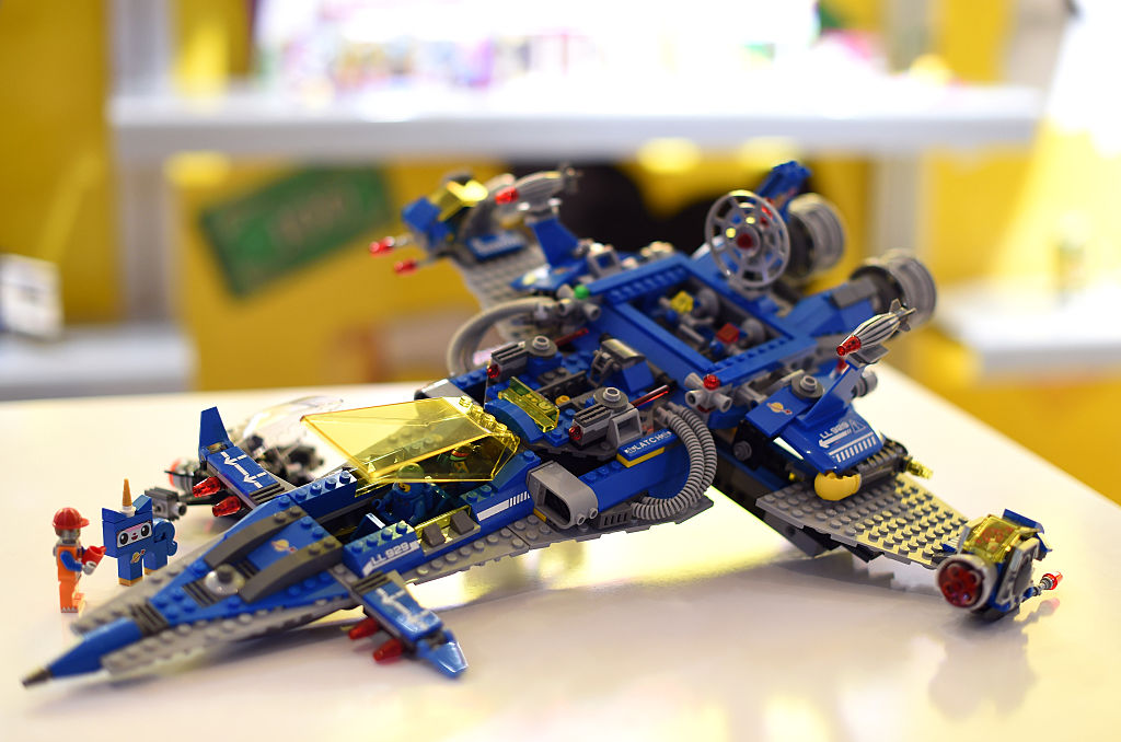 Em coleção inclusiva, LEGO quebra estereótipos de gênero e traz bonecos em  cadeira de rodas - FTCMAG