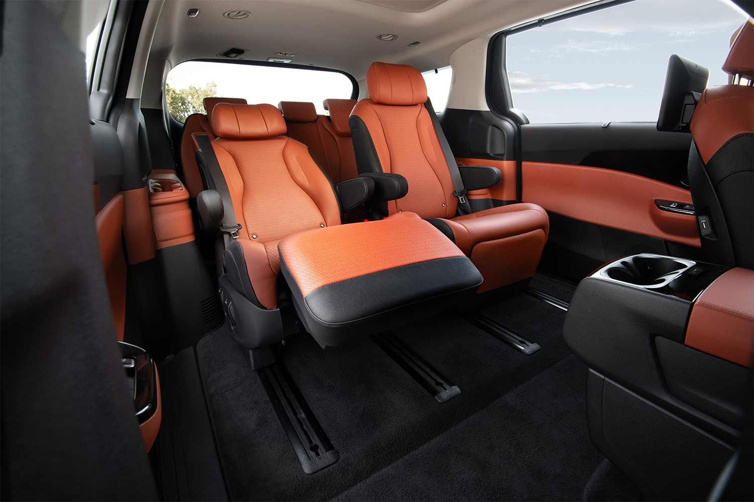 Review The 2022 Kia Carnival Is A Seductive Luxury Minivan InsideHook   2022 Kia Carnival Reclining Seats 