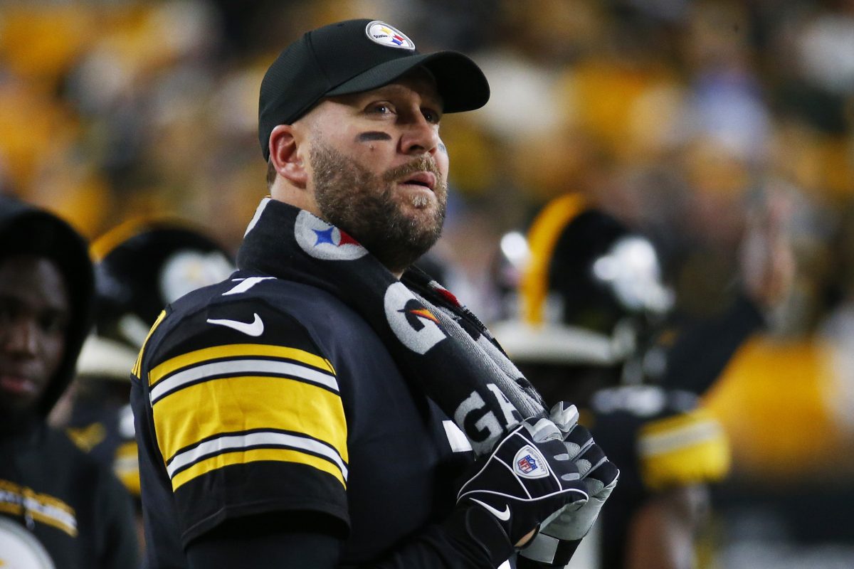 Look: Steelers players watch end of Ravens game on Heinz Field big screen