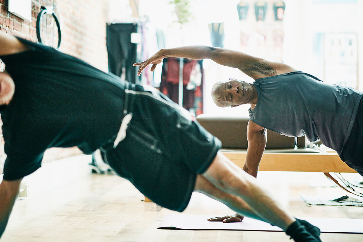 How To Do A Plank With Proper Form, According To A Personal Trainer