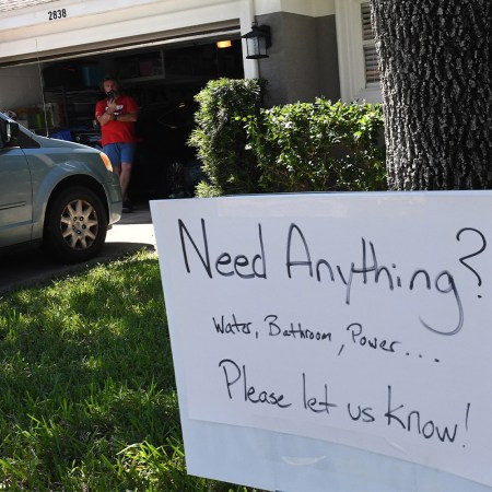 A sign on Chris Bartonâs lawn offers assistance to his neighbors whose homes were flooded by Hurricane Ian on October 1 in Orlando. We put together a list of volunteer opportunities for you to help, too.