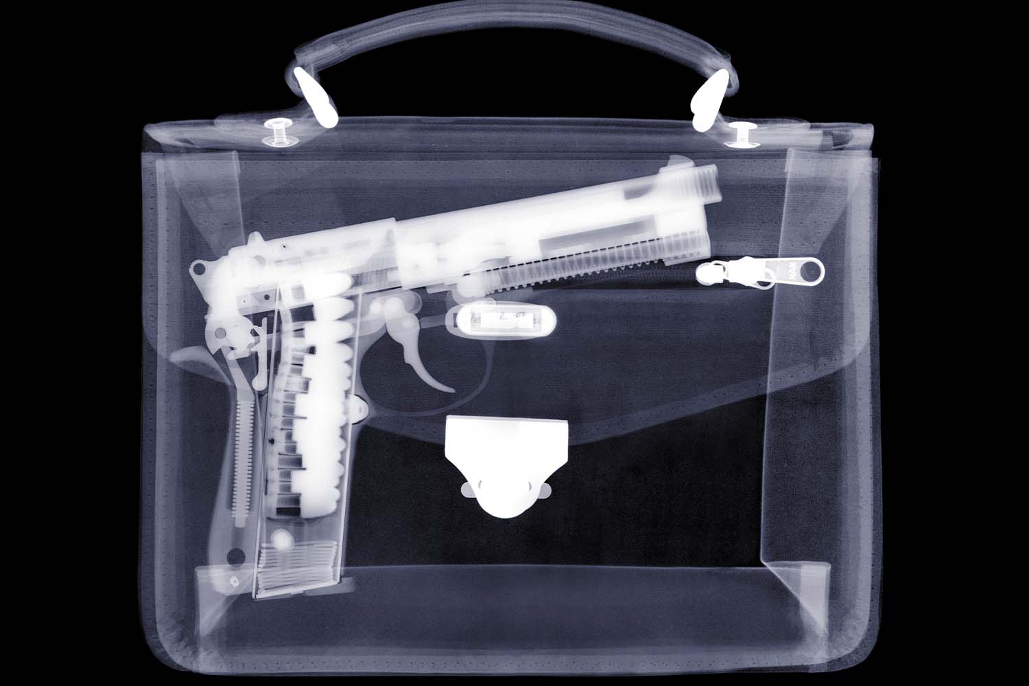 Оружие на рентгене в аэропорту
