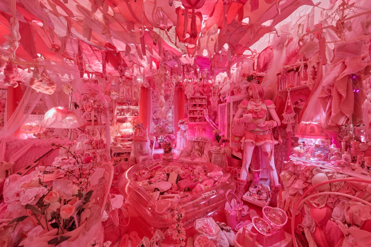 This Crazy Pink Bedroom Is A Garish Display Of Female Marketing Insidehook 9419