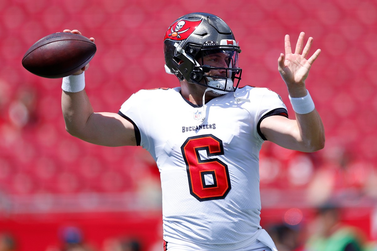 Baker Mayfield, Bucs keep Bears at bay