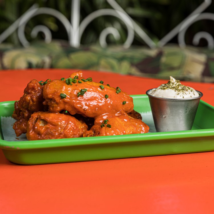 Plated buffalo wings