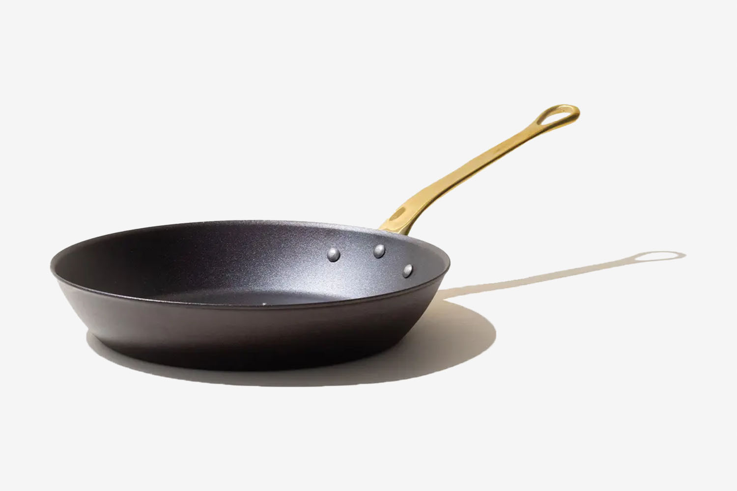 https://www.insidehook.com/wp-content/uploads/2023/11/Chef-Tom-Colicchio-x-Made-In-Carbon-Steel-Pan.jpg?fit=1200%2C800