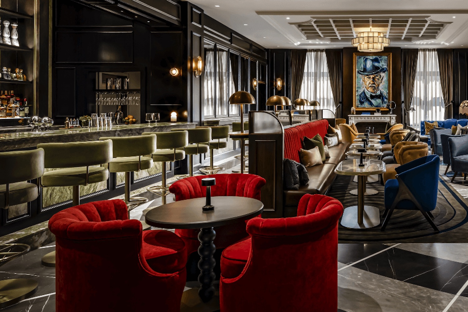 Located in the lobby of the Fairmont Royal York Hotel, Library Bar has an air of good-natured sophistication.