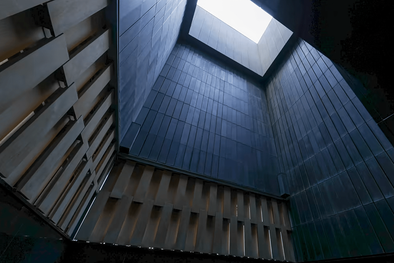 The open-air bath on the top floor of Hoshinoya Tokyo