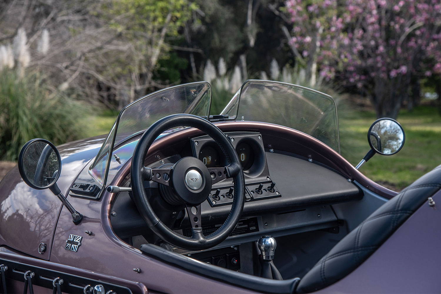 The dashboard and cockpit of the Morgan Super 3