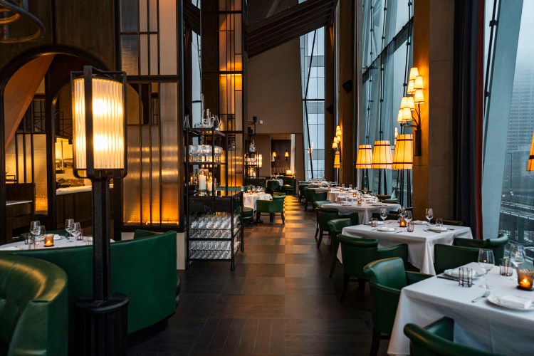 Set within the St. Regis Chicago, Tre Dita is dripping with luxury