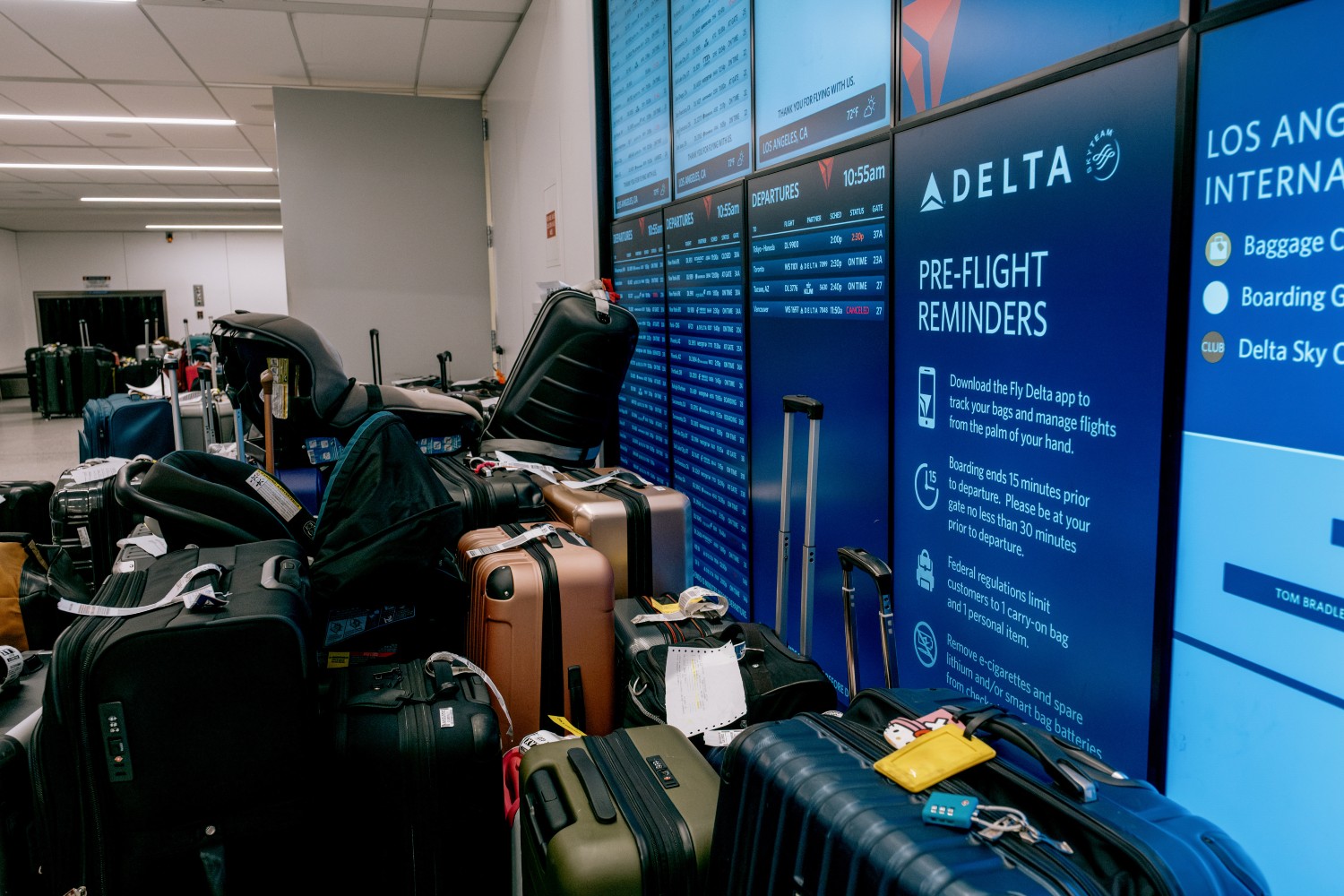 Delta logo and suitcases