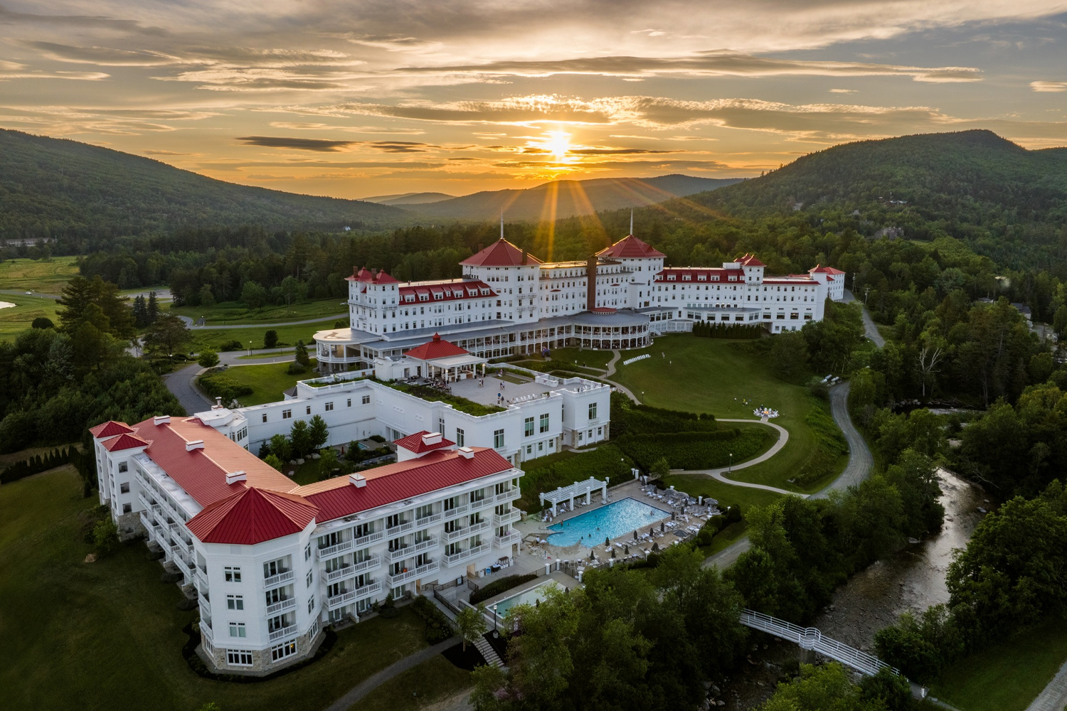 You'll enjoy all the comforts of home in a luxe atmosphere at Omni Mount Washington Resort