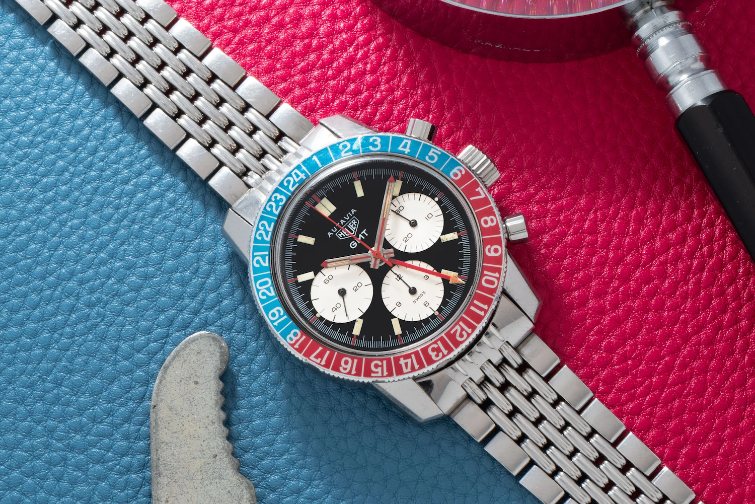 The Heuer Autavia GMT ref. 2446C is housed in a 40.5mm case and features a beads-of-rice bracelet