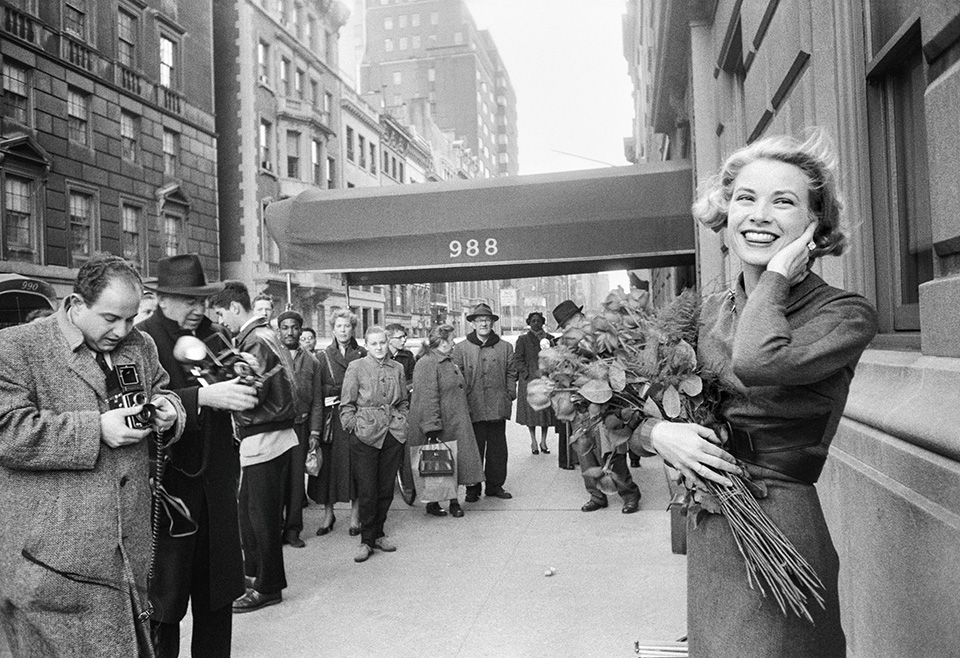 Grace Kelly outside her apartment in Manhattan. Photo: Lisa Larsen, New York, 1956.