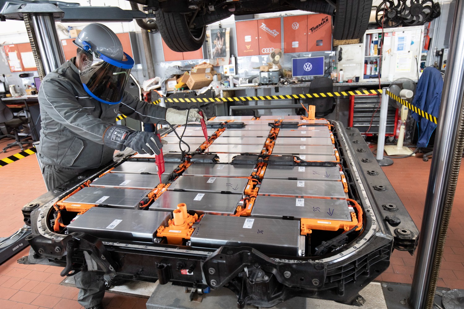 Repairing EV batteries