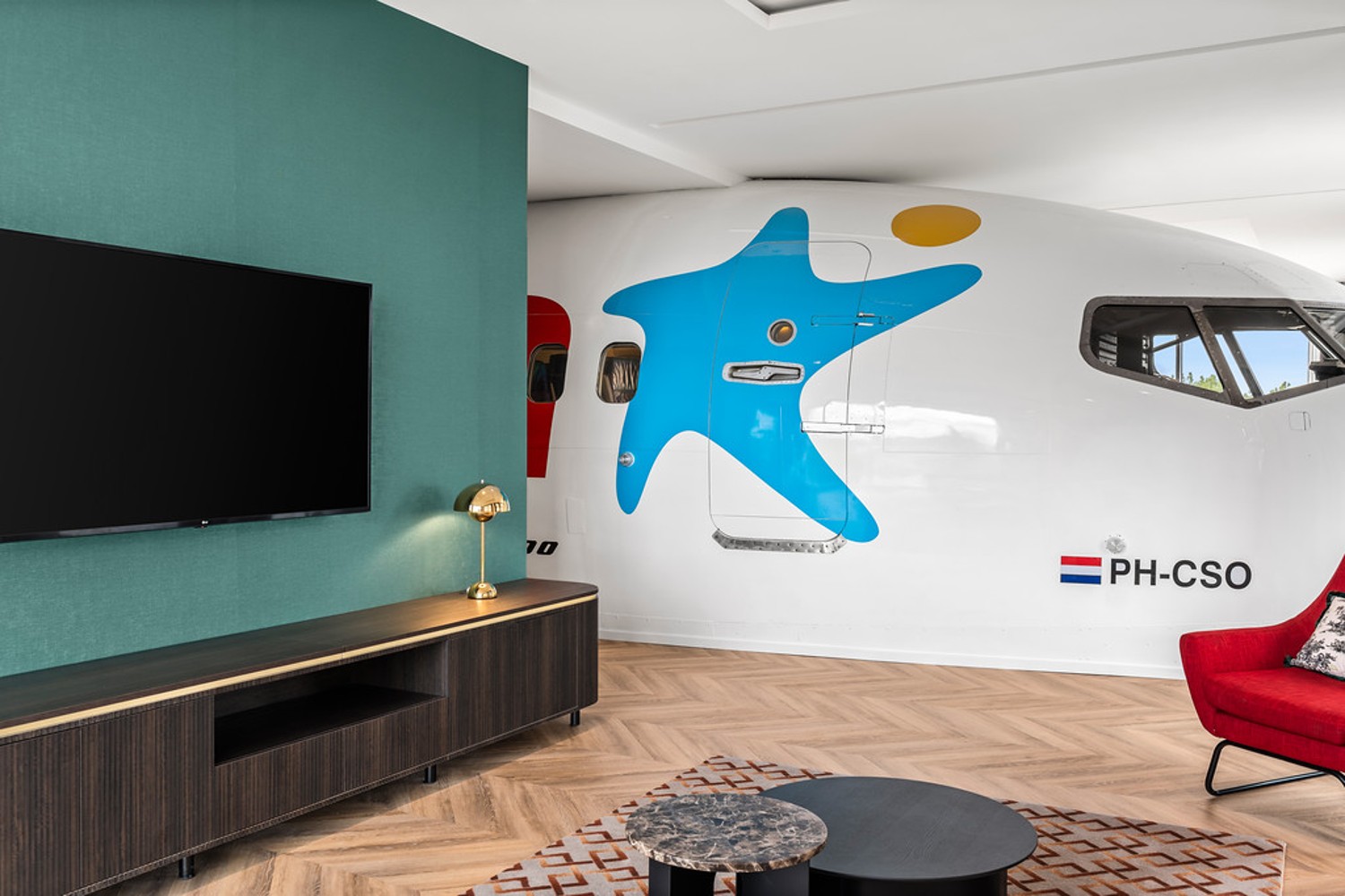 This Hotel Lets You Stay in a 737 Without Leaving the Ground