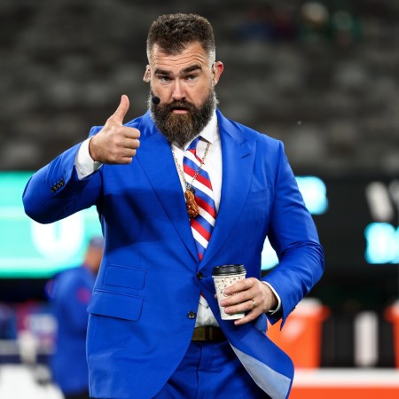 Jason Kelce gives a thumbs up