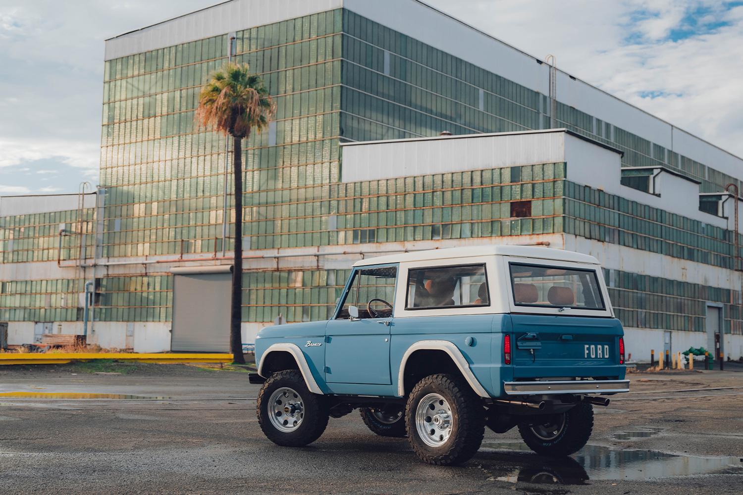 A restomod Ford Bronco from Kindred Motorworks