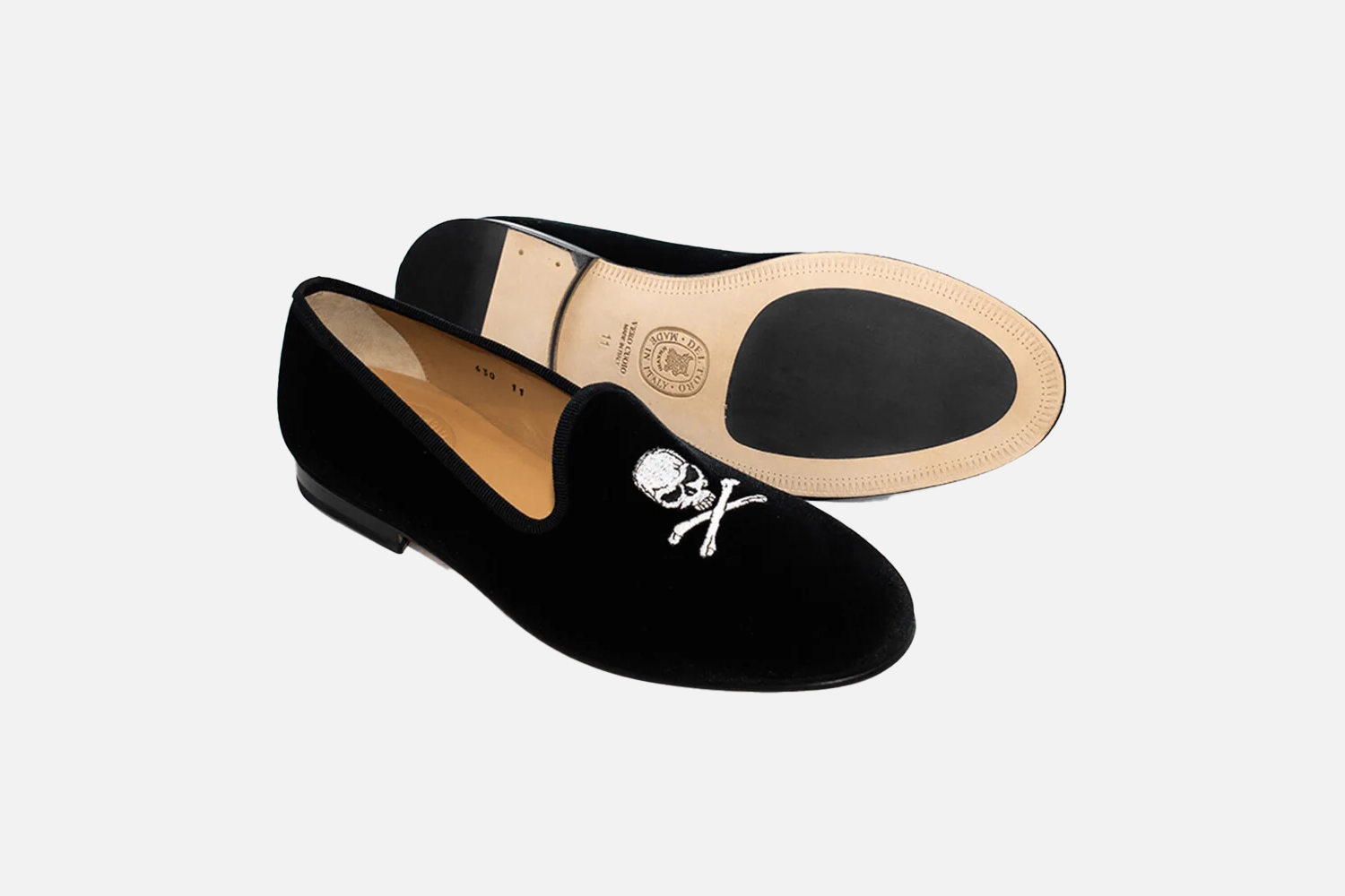 Del Toro Black Velvet Slipper II With Skull & Bone