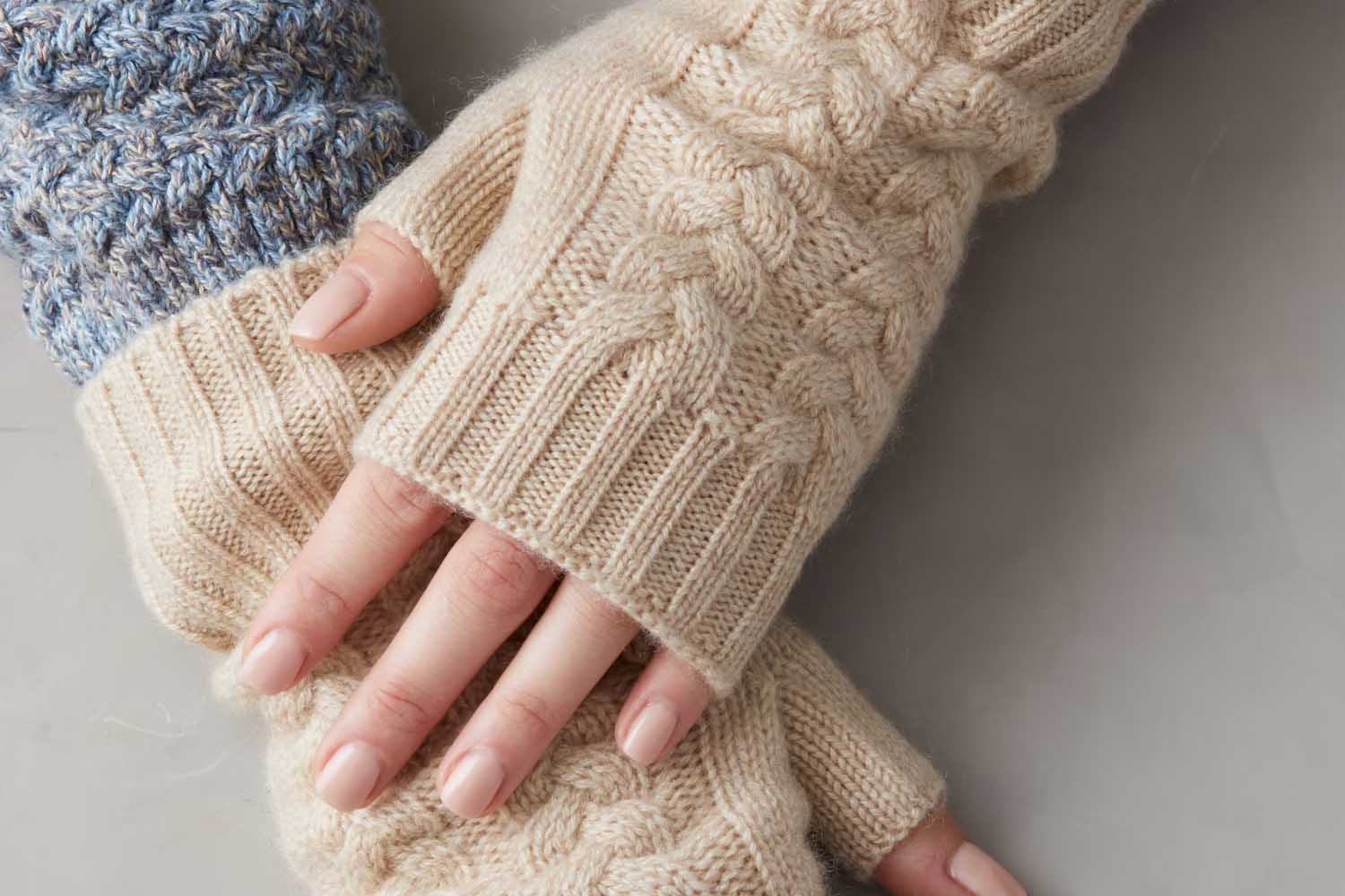 Overland Women’s Fingerless Cashmere Gloves