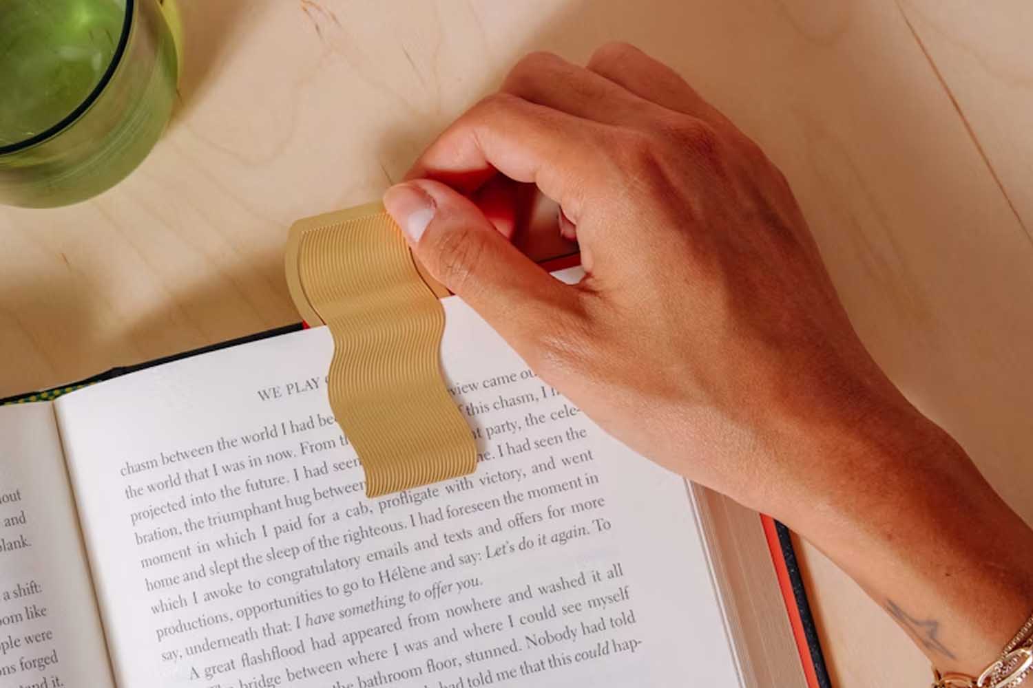 Papier Wave Bookmark