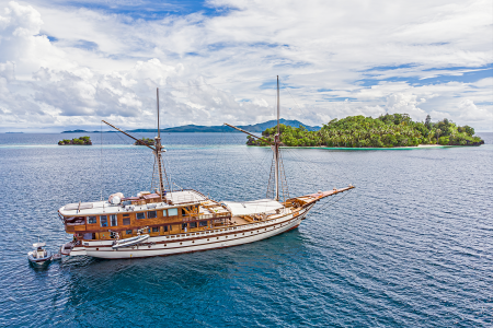 Prana anchored between the dreamy islets of Wofoh