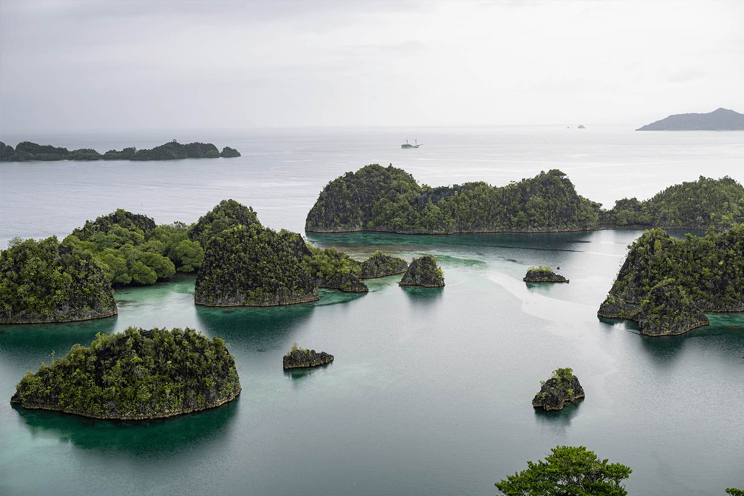 Indonesians are so proud of Piaynemo, Raja Ampat’s poster child, that the newly-classified Unesco Global features on the 100,000 rupiah bill