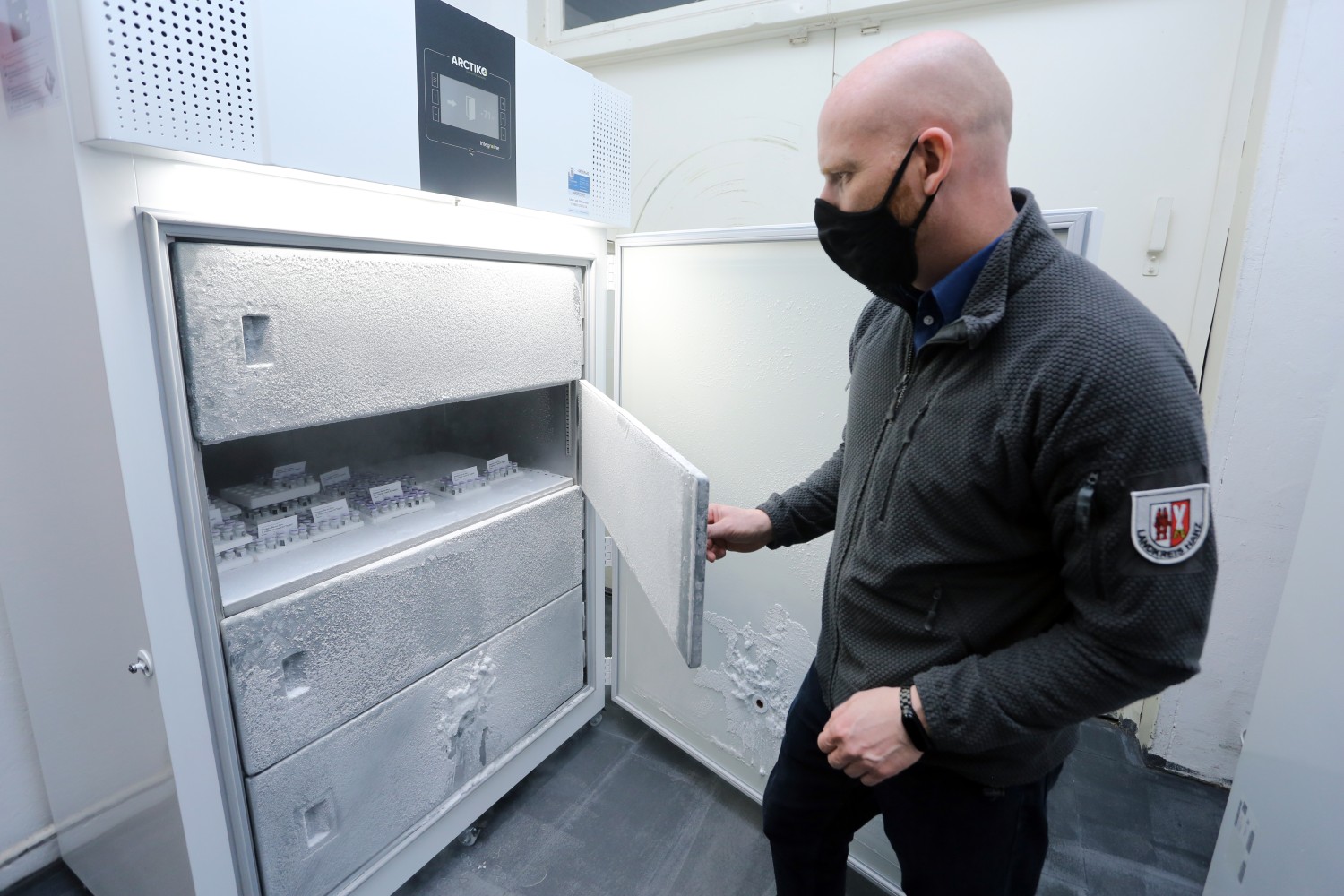 Teen Scientists Win Earth Prize for Electricity-Free Refrigerator